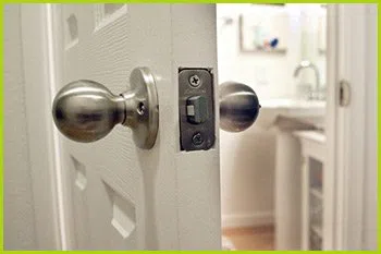 Expert Locksmith Services Jacksonville, FL 904-531-3235 - 14-unlock-door